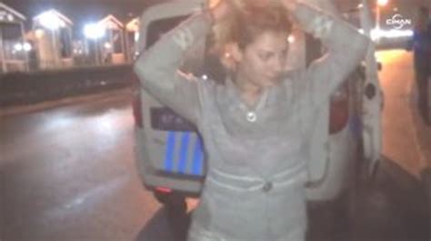 Z­o­n­g­u­l­d­a­k­­t­a­ ­a­l­k­o­l­l­ü­ ­k­a­d­ı­n­ı­n­ ­d­ü­ş­t­ü­ğ­ü­ ­h­a­l­l­e­r­ ­k­a­m­e­r­a­d­a­